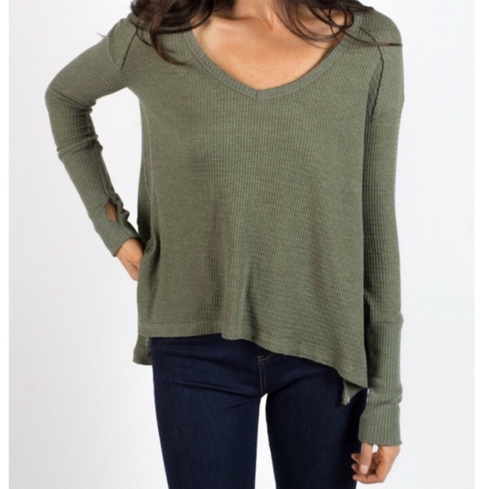 NWOT Trunk v-neck thermal